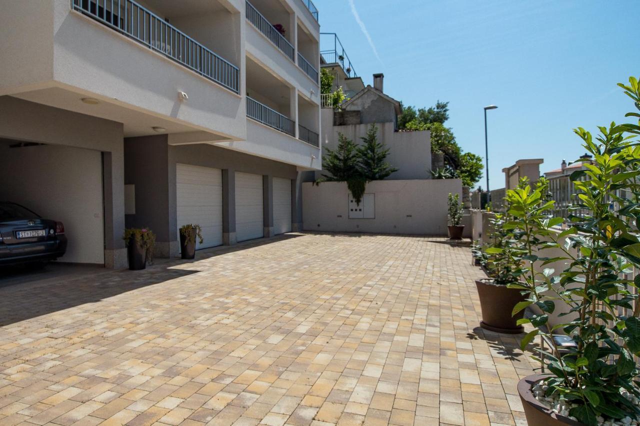 Apartments Mattea Makarska Exteriör bild